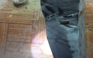 翡翠原石去皮后怎么判断好坏,翡翠原石怎样去皮