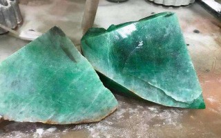 小型翡翠店装修效果图翡翠原石切口效果图