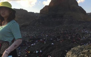 翡翠矿场原石切割,翡翠为什么要选择原石