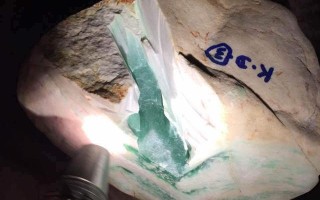 老场口木纳翡翠原石的特点木那场口翡翠缺点