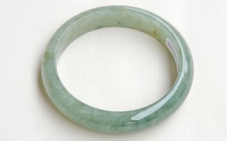 翡翠有黑点好不好,翡翠手镯棉线图