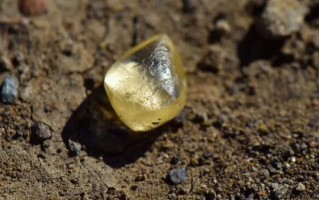 一克拉裸钻多少钱2020一克拉的黄钻石多少钱