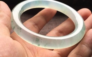 翡翠手镯是越翡翠手镯越戴越白怎么回事