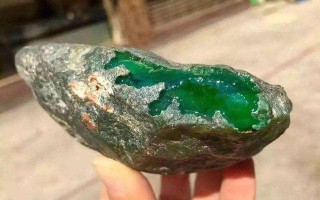 翡翠原石鉴别新手入门翡翠原石怎么挑选