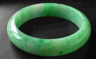 翡翠手镯精美的介绍,关于翡翠手镯的几个常识及特点