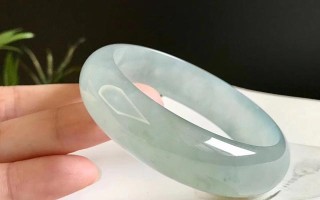 翡翠手镯扁的,玉手镯圆柱的好还是扁的好