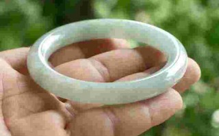 糯种翡翠手镯3000元,糯种的翡翠手镯多少钱一个