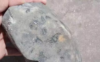 关于蓝水翡翠原石冰种的信息