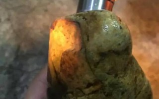 什么是翡翠的石纹,翡翠原石都是竖纹