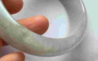 翡翠手镯棉絮会越戴越少,翡翠镯子里的棉会越戴越少吗