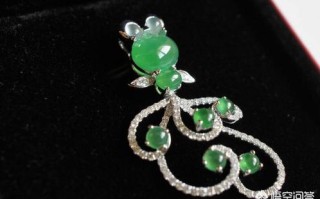 如何鉴别翡翠挂件呢？