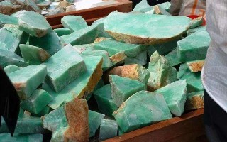 大马坎翡翠原石多少钱翡翠知识原石讲坐