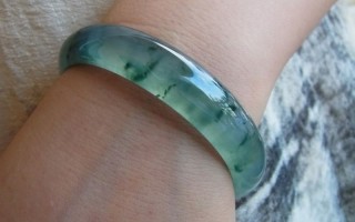 关于青花绿翡翠手镯的信息