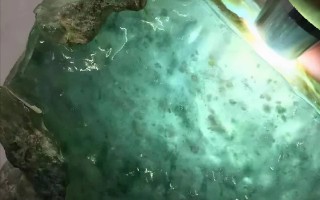 木那场口的翡翠原石图片新场口木那翡翠原石