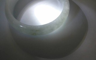 包含翡翠手镯棉絮图片的词条