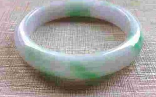 翡翠手镯证书没有电话没有证书的翡翠手镯是真的还是假的