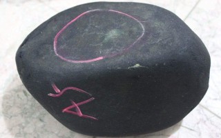 赌石价格翡翠毛料,腾冲翡翠毛料赌石市场