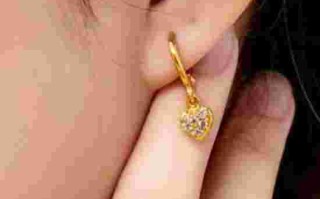 戴金耳环对身体什么好处,戴金耳钉对身体有什么好处