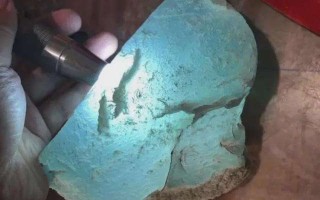 翡翠原石加工会有假货吗,黄金翡翠原石真假图片