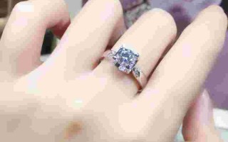 带莫桑石戒指丢人吗,带莫桑石戒指丢人吗图片