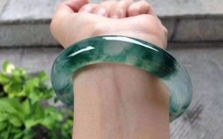 关于翡翠手镯带两只的信息