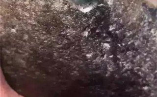 满裂翡翠原石如何取件,翡翠满色原石表现