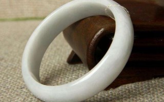 翡翠手镯怎么盘玩不碎,选购翡翠玉镯的6个小窍门