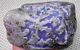 翡翠原石哪里找翡翠原石怎么识别真假的方法