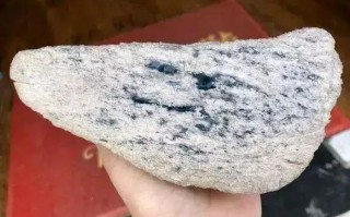 磨砂白的翡翠原石,翡翠原石白砖