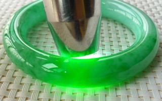 冰种正阳绿翡翠手镯视频大全正阳绿色圆条翡翠手镯