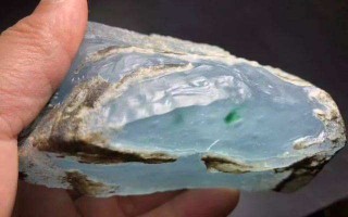 翡翠原石起皮图片,翡翠原石去皮后图片