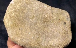 红雾大码砍翡翠原石,大马坎糯种有价值吗