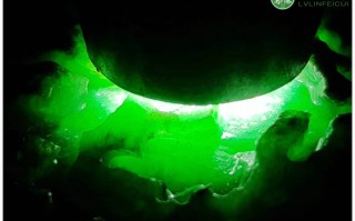 莫莫亮黄皮原石,翡翠莫莫亮知识大全