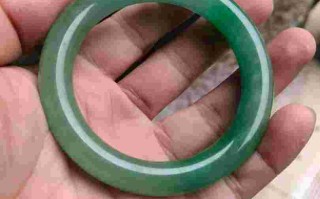 翡翠手镯商场的价格,翡翠手镯商场价格基本可以打几折