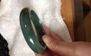 格林斯潘翡翠A货手镯值多少钱翡翠A货手镯值多少钱