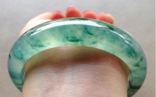 翡翠手镯越带越干的简单介绍