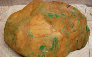 褐色翡翠原石图片棕色的翡翠原石