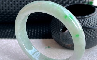 缅甸翡翠手镯哪种好缅甸翡翠手镯有纹路好还是不好
