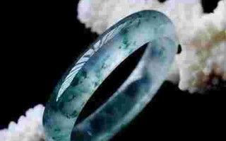 翡翠手镯送人讲究什么翡翠手镯送人讲究