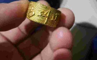 年轻男生戴金戒指好吗男生戴金戒指戴哪个手指