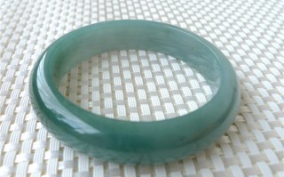 天津哪里回收翡翠手镯,天津去哪买翡翠手镯