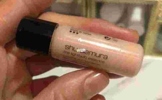 关于植村秀水嫩保湿粉底液的信息