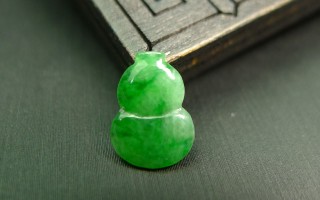 翡翠葫芦葱心绿冰种价格的简单介绍