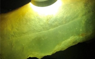 翡翠原石去哪里买比较好,云南腾冲翡翠原石