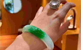 翡翠手镯一般多重合适,翡翠手镯佩戴多少颗