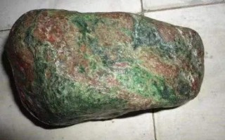 翡翠原石皮壳有水蟒带,翡翠原石蟒带怎么看