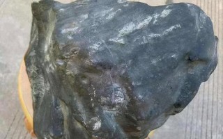 缅甸翡翠原石,翡翠原石红色蜡壳