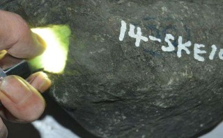 包含潮安冰种翡翠原石的词条