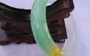 50万以上的翡翠手镯a级翡翠手镯升值空间