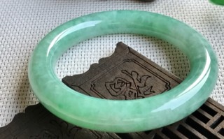 上好的油青翡翠手镯油青色翡翠手镯图片